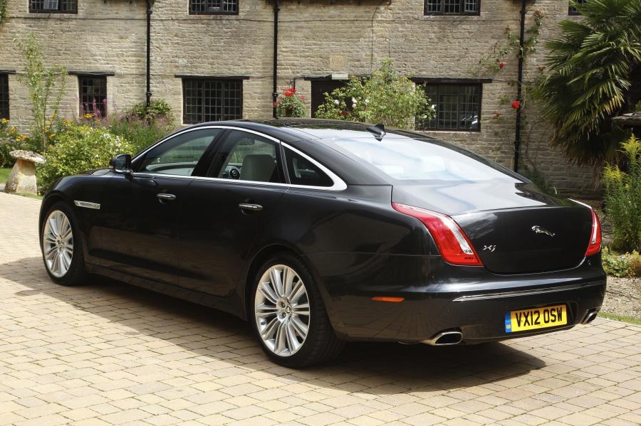 Jaguar XJ 2012 года  (UK) (фото 41 из 121)